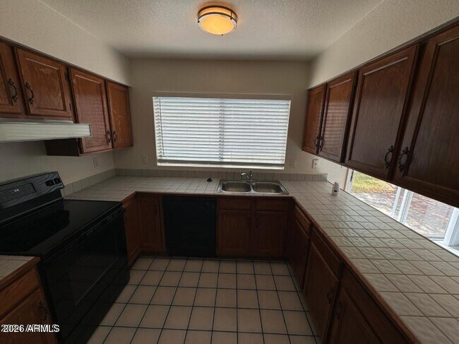 Building Photo - 4053 E Woodland Dr