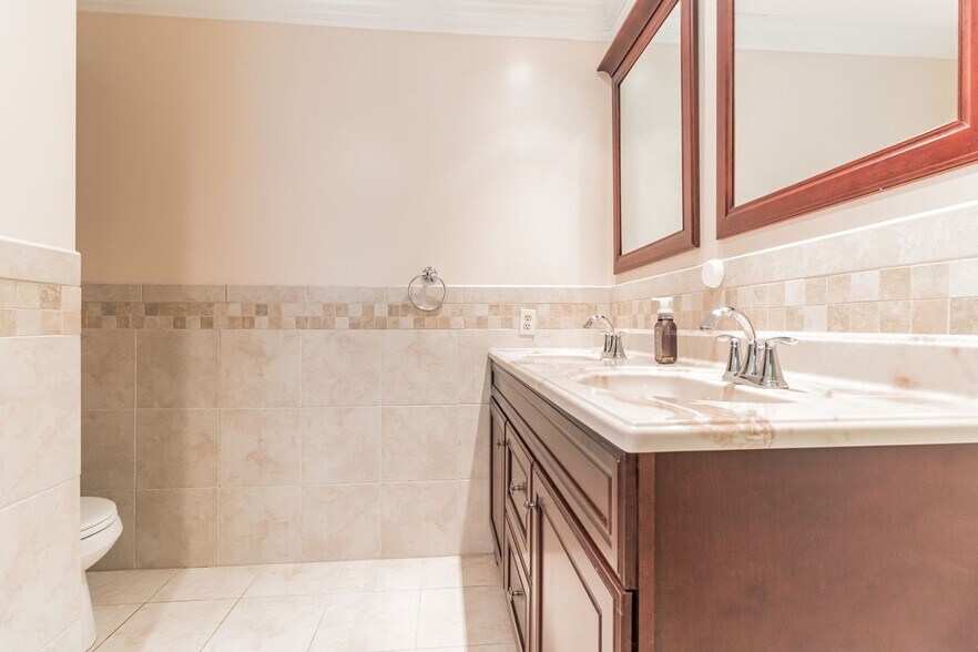 Building Photo - 48 Stonehurst Ct