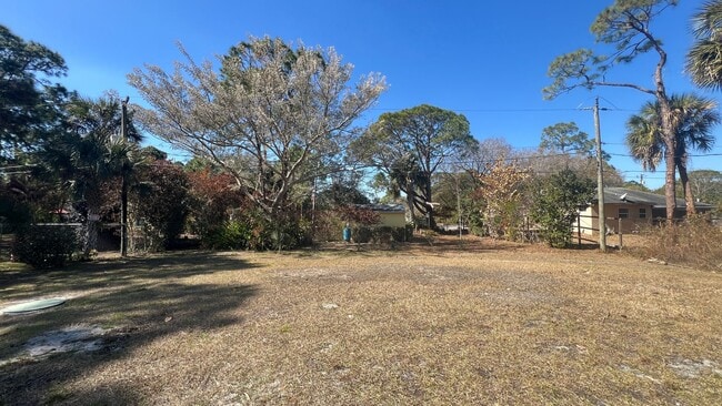 Building Photo - Spacious 4BR Home with Well Water, Pet-Friendly & No HOA