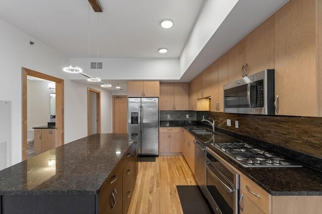 Building Photo - 740 Portland Ave