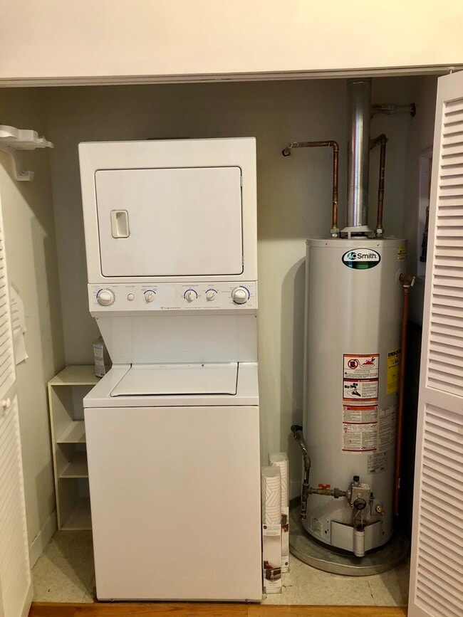 Building Photo - 2 S Leavitt St