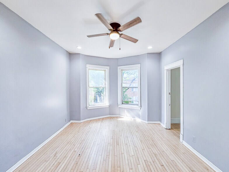 Building Photo - 3228 W Beach Ave