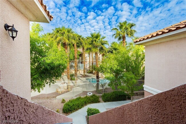 Building Photo - 301 Pine Haven St