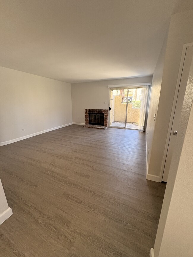 Building Photo - 2079 Lakeridge Cir
