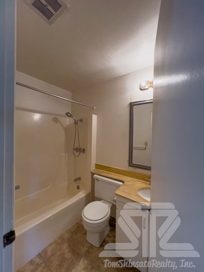 Building Photo - Townhouse at Mariner's Village 2