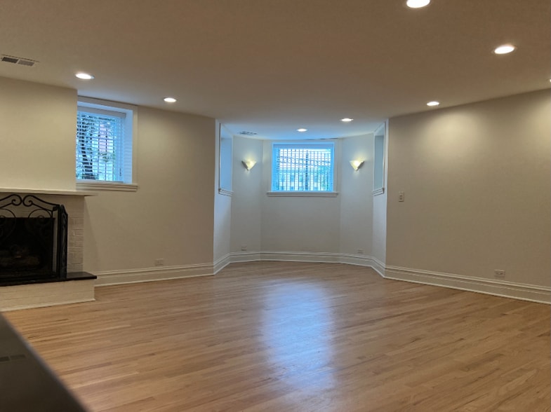 Building Photo - 2556 N Kedzie Blvd