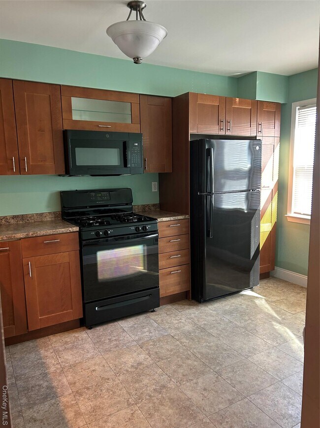 Building Photo - 135 W Nyack Rd