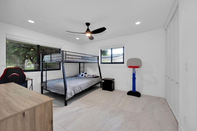 Building Photo - 6860 SW 99th Terrace