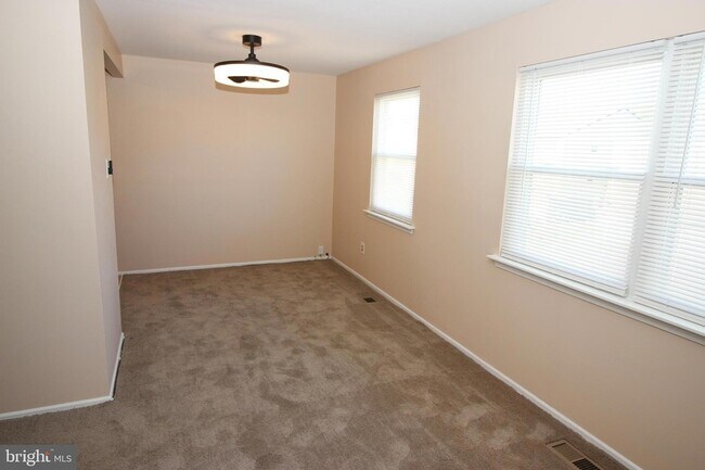 Building Photo - 13053 Blakeslee Dr