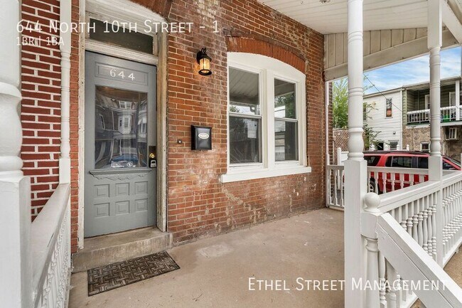 Building Photo - 644 N 10th St