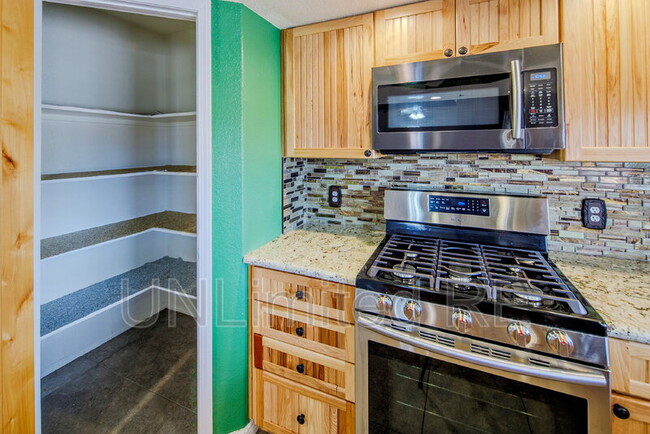 Building Photo - 2068 Palo Verde Blvd S