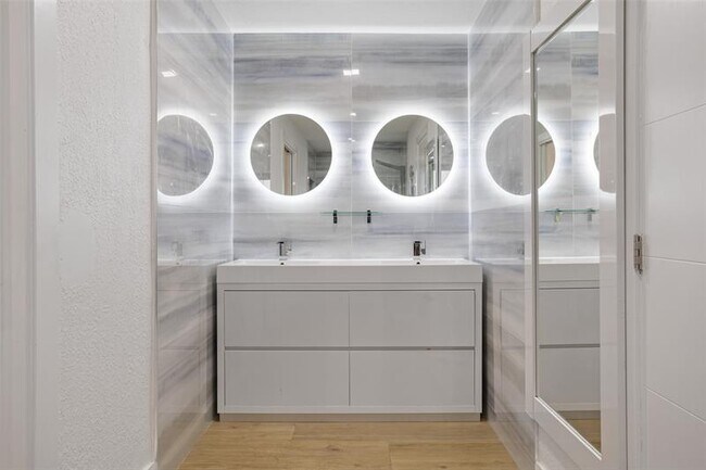 Building Photo - 2534 Golf View Dr