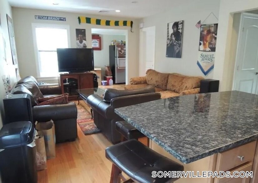 Building Photo - 27 Fairfax St