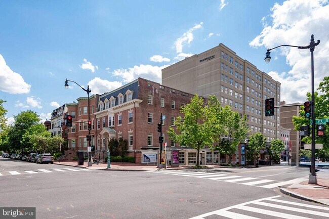 Building Photo - 1426 21st St NW