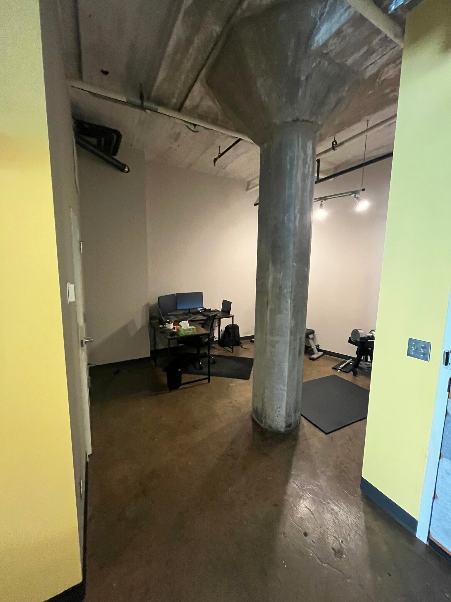 Building Photo - 201 Hull St