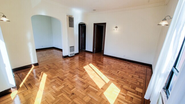 Living Room - 390 31st Ave