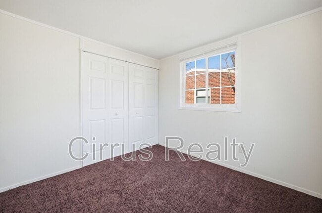 Building Photo - 1924 Zinzer Rd