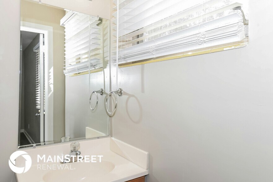 Building Photo - 6238 Green Pine Ln