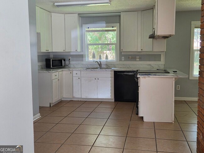Building Photo - 504 Martha Dr