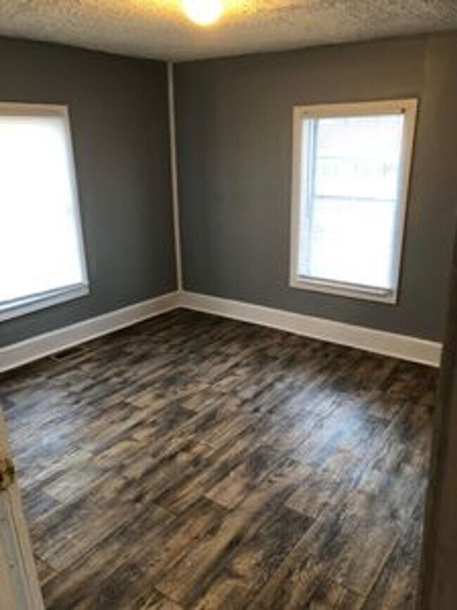 Building Photo - 3 bedroom 2 bath house