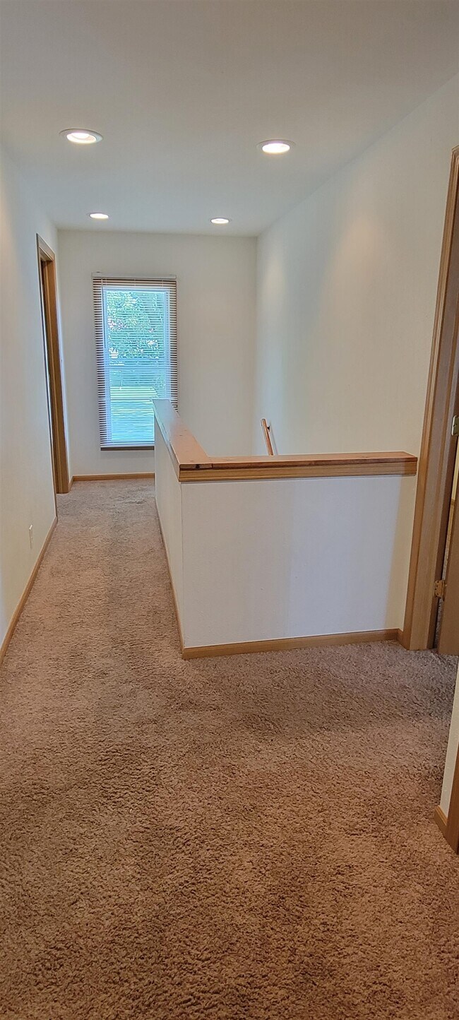 Building Photo - 6060 Town Hall Dr