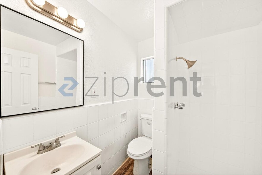 Building Photo - 1737 E 108th St