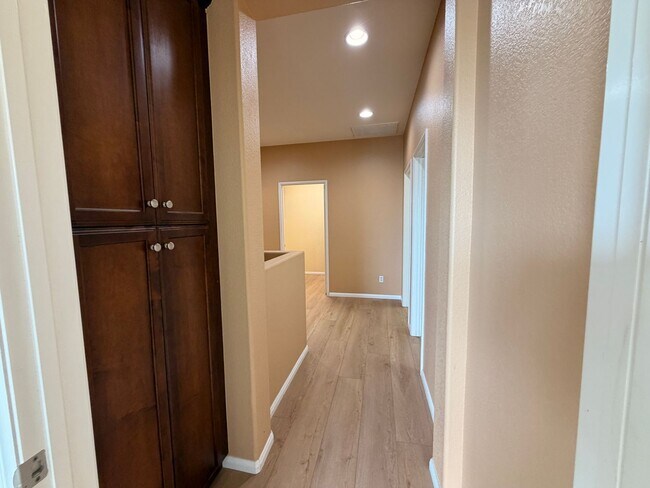 Building Photo - 1729 Cripple Creek Dr