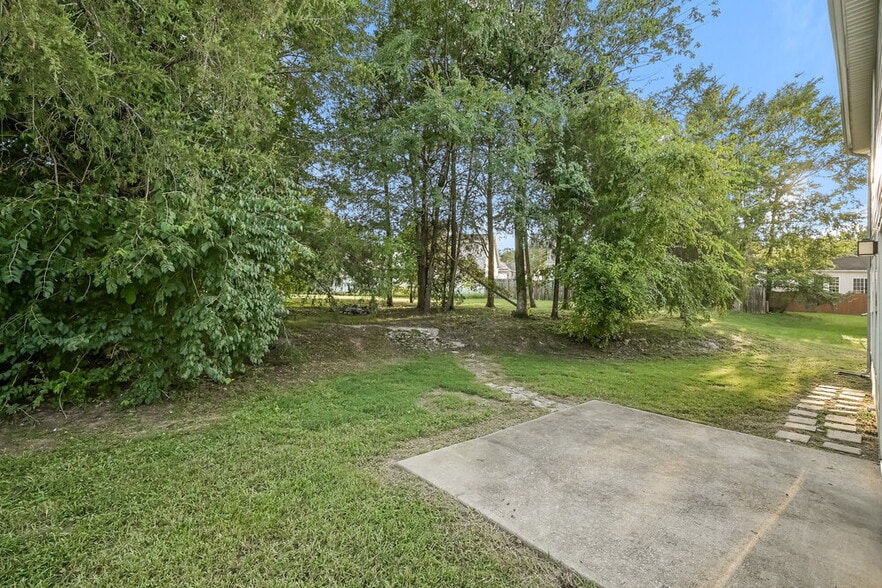 Building Photo - 805 General Barksdale Dr