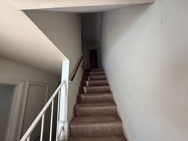 Building Photo - ? Updated 2-Bedroom Townhome in Coventry W...