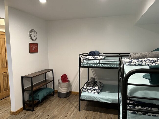 Building Photo - 130 Par Dr