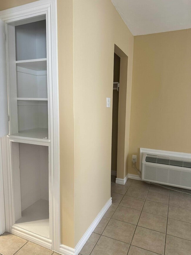 Building Photo - 6 Pine Creek Cir