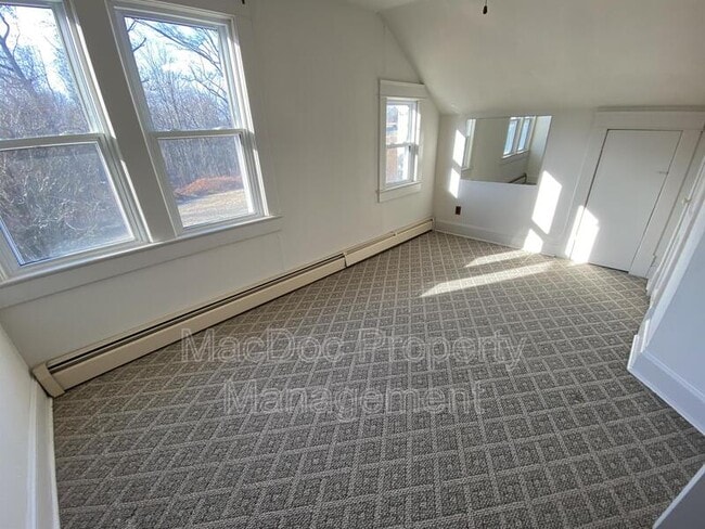 Building Photo - 885 Truslow Rd