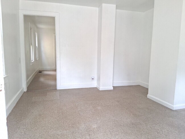 Building Photo - 213 Cohansey St