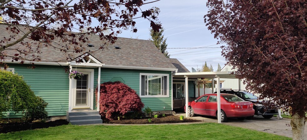 Building Photo - 822 CC St