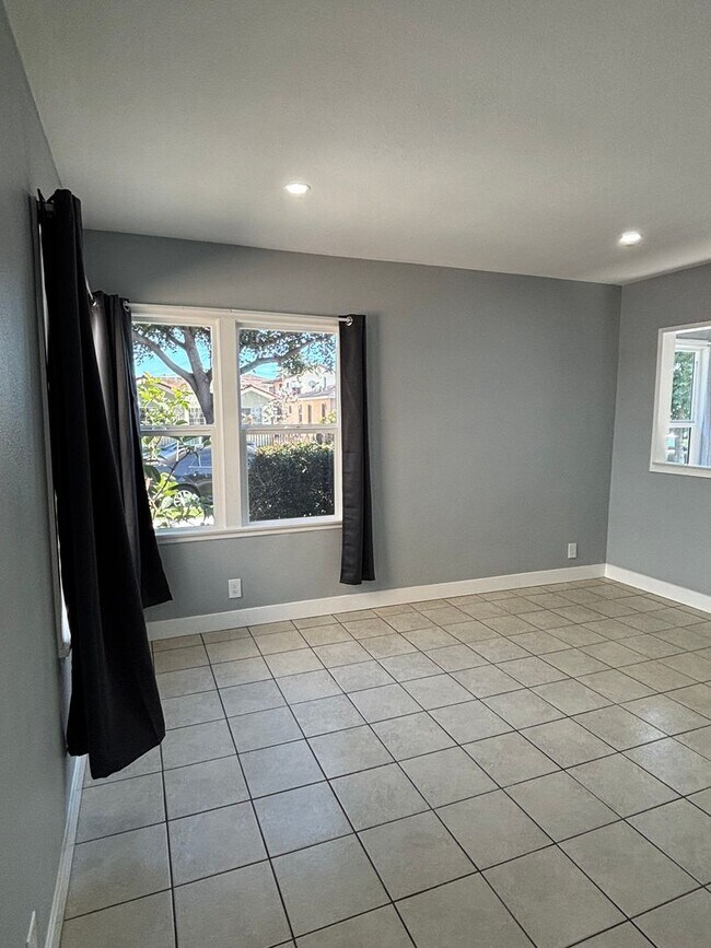 Building Photo - 8933 Elizabeth Ave