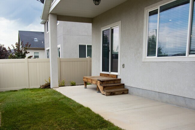 Building Photo - 14851 Chimney Pass Dr