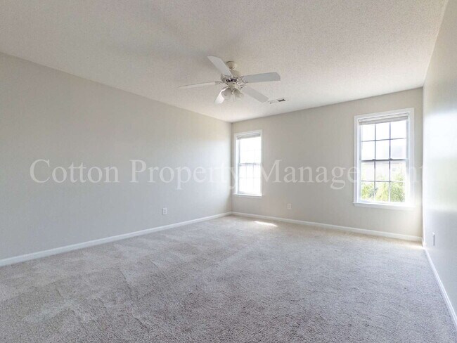 Building Photo - 448 Vallie Ln