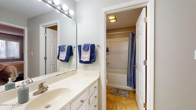 Building Photo - 704 Dover St