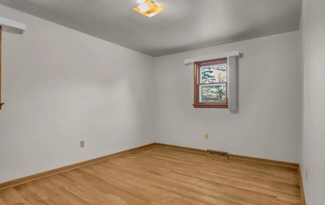 Building Photo - 4 Bedroom homestead on 6.68 acres