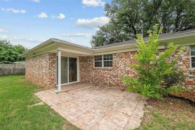 Building Photo - 325 Belmont Dr
