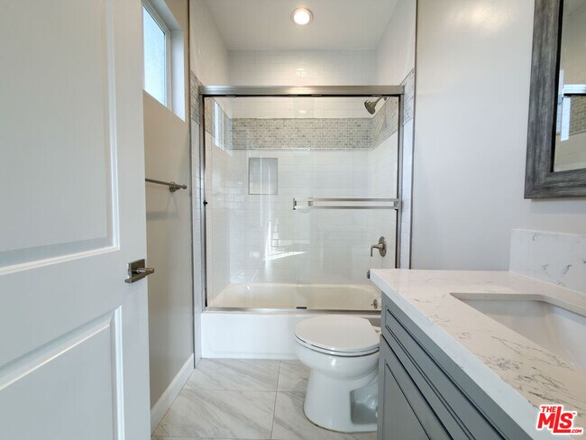 Building Photo - 5651 Willowcrest Ave