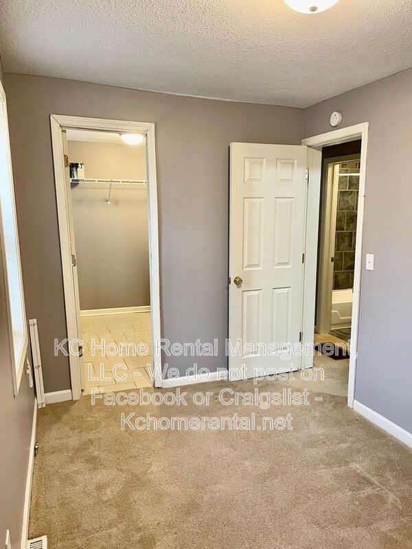 Building Photo - 1108 W 41st Terrace