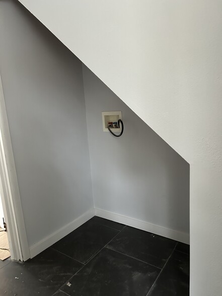 Building Photo - 10 Rochester St