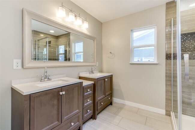 Building Photo - 4702 Bandera Rd