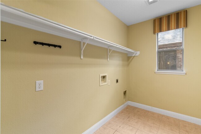 Building Photo - 11119 Hayden Falls Dr
