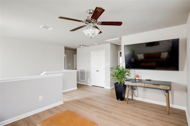 Building Photo - 709 Tinton Falls Ln