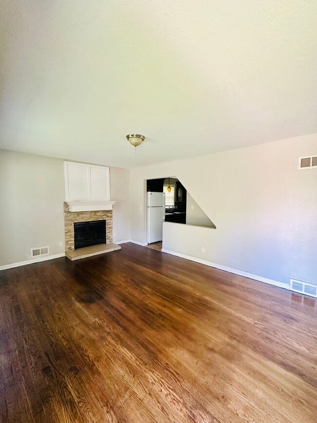 Building Photo - Cute 3 Bedroom 1 Bath For Rent!