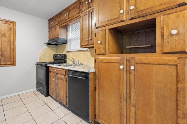 Building Photo - 1206 Joslin St