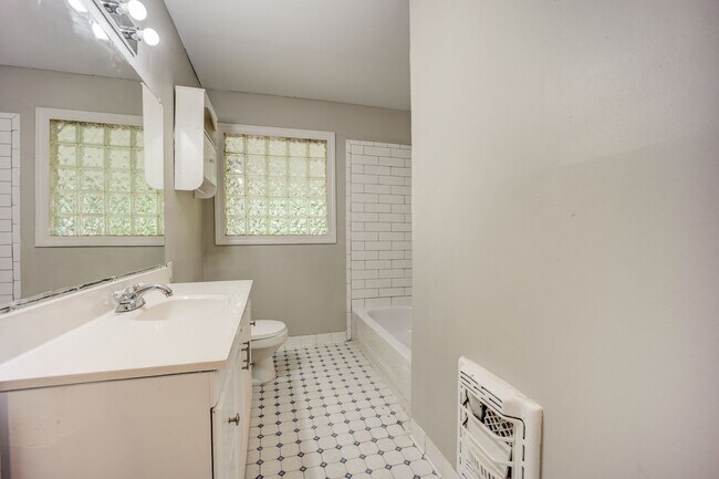 Building Photo - 2307 S 23rd St