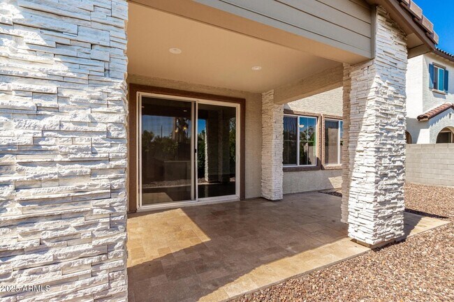 Building Photo - 1531 W Sierra Vista Dr